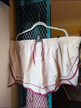 Old Navy XXL Peach Active Shorts with Magenta Trim